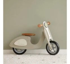 Little Dutch Loopscooter - Olive 10 Little Dutch Loopscooter - Olive -Babyproducten Winkel little dutch loopscooter olive 3